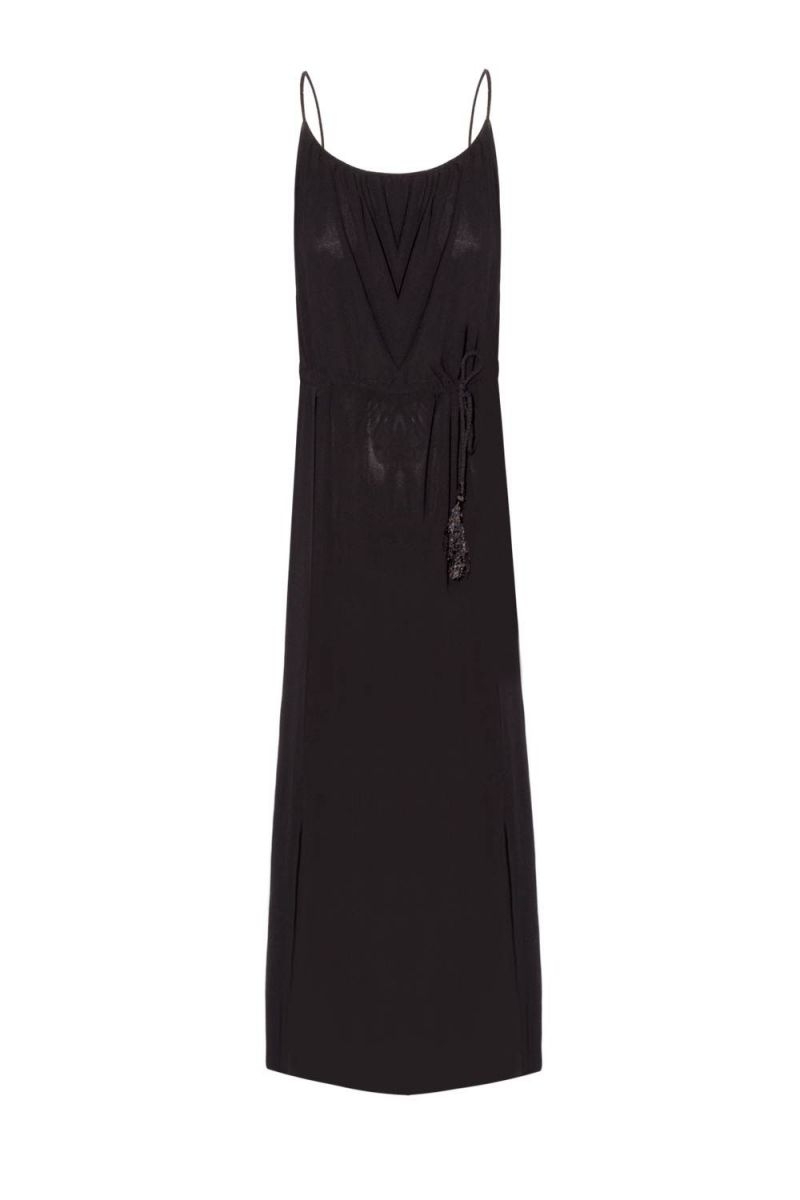 vestido negro largo de tirante